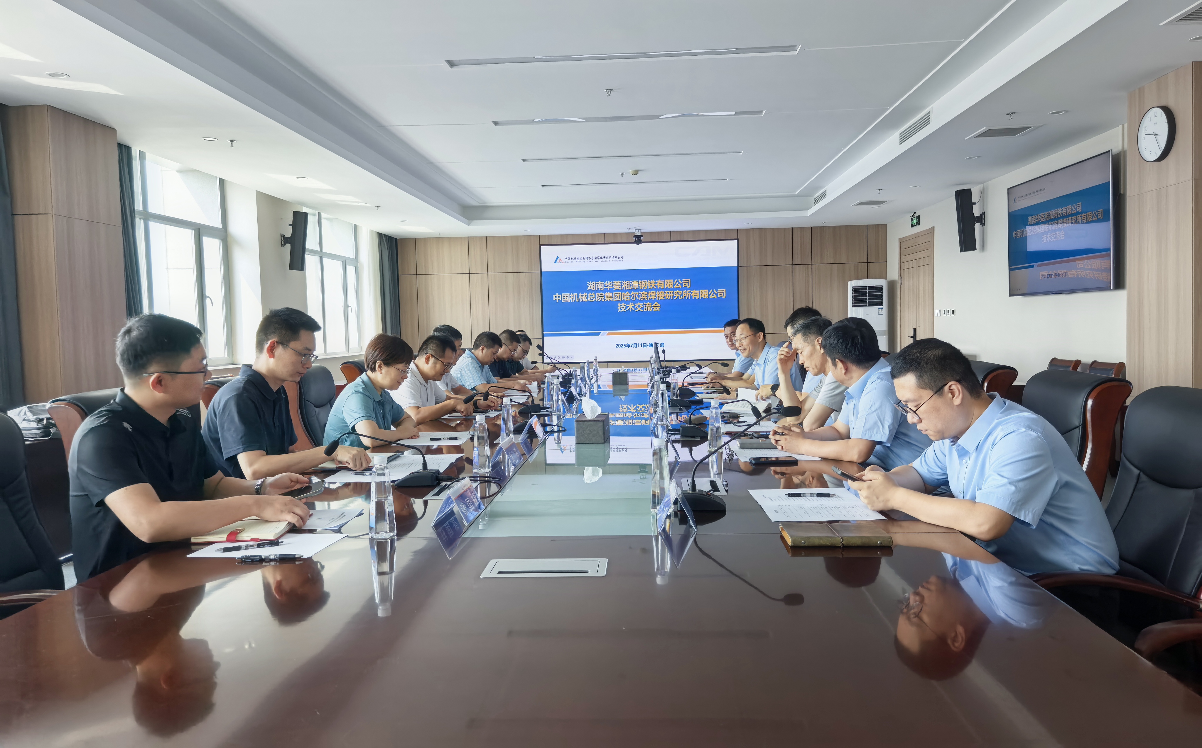 湘钢副总经理刘吉文一行到访哈焊所